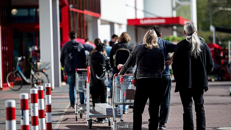 Ich reihe mich geduldig in jede Warteschlange ein. Bei einem Satz am Ende des Weges aber könnte ich ausflippen. Symbolfoto: dpa