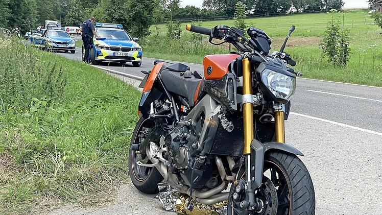 Der Motorradfahrer erlitt bei dem Unfall schwerste Verletzungen.