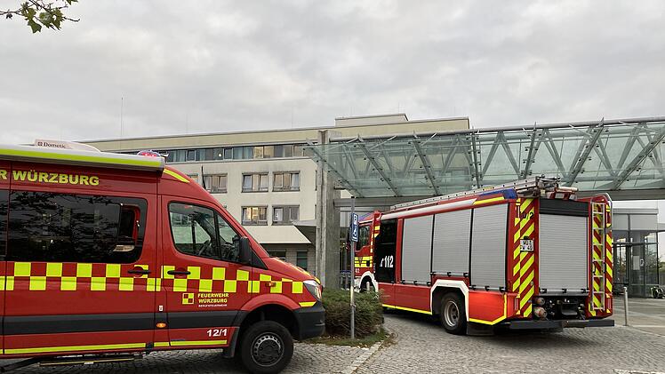 Brand bei Universitätsklinikum in Würzburg: Großaufgebot der Feuerwehr im Einsatz
