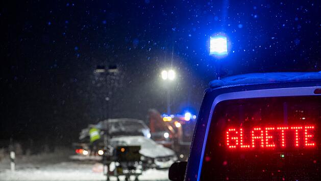 Schneefall in Bayern - Frontalzusammensto&szlig; bei Miltenberg