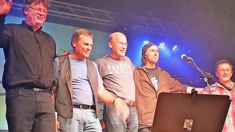 Die Bodygards nach ihrem Auftritt im Jahr 2014 in der Bad Neustädter Stadthalle (von links Andreas Halboth, Gerhard Schubert, Hans Beudert, Steffen Wüst und Hubert Götz. Foto: Archiv/Heike Beudert