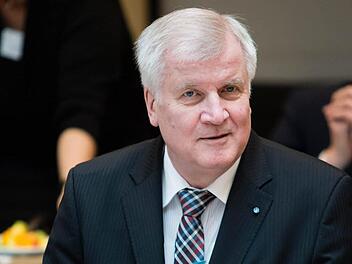 Ministerpräsident Horst Seehofer unterstützt Coburgs Wunsch nach einem Kompetenzzentrum für Maschinenbautechnik. Foto: Gregor Fischer/dpa