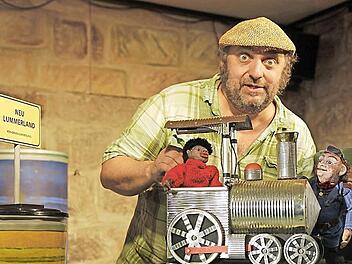 Man lasse sich nicht täuschen: Stefan Kügel macht beileibe nicht nur Theater für Kinder, wie "Jim Knopf" suggeriert.  Foto: Rudolf Görtler