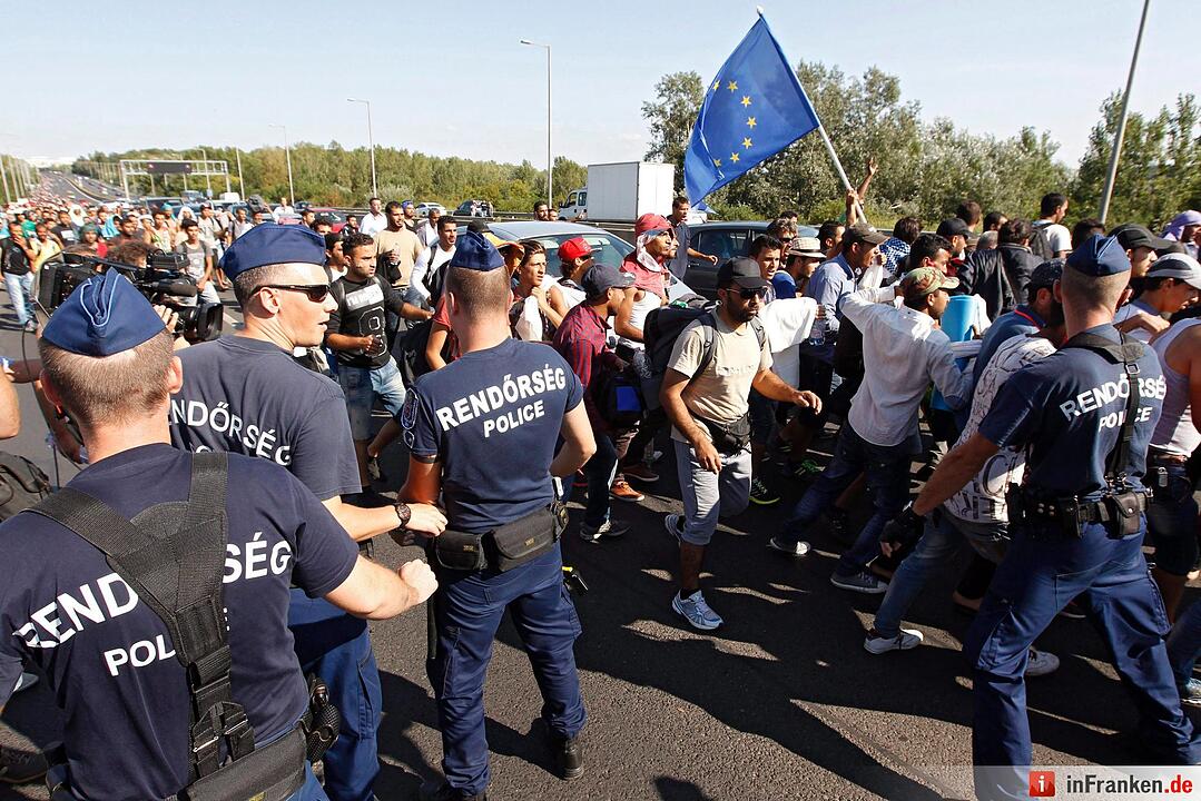 Migrants continue journey through Hungary