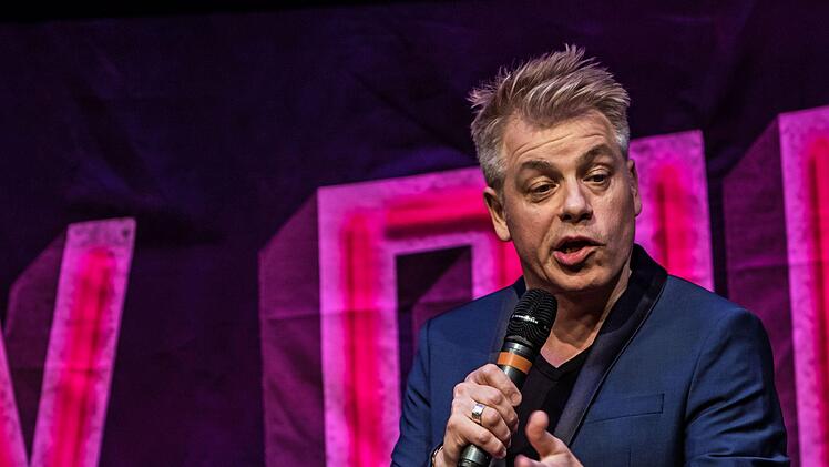 Umjubeltes Gastspiel im ausverkauften Kongresshaus: Michael Mitermeier stellte sein neues Programm in Coburg vor.Foto: Jochen Berger