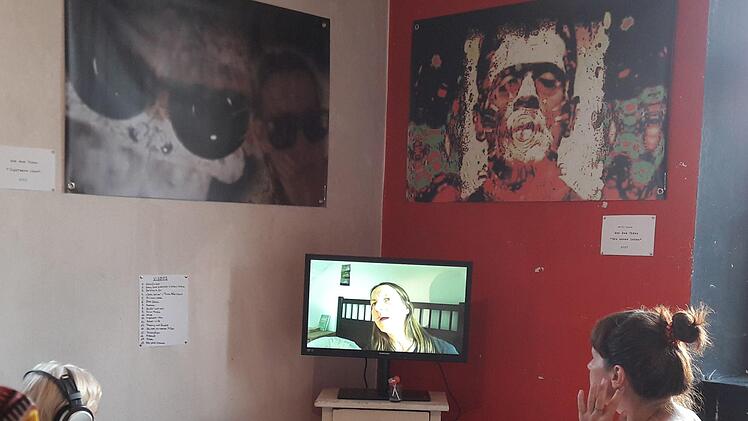 Besucher in der Ausstellung "Guckhaldema!" .  Hartmut Hessel