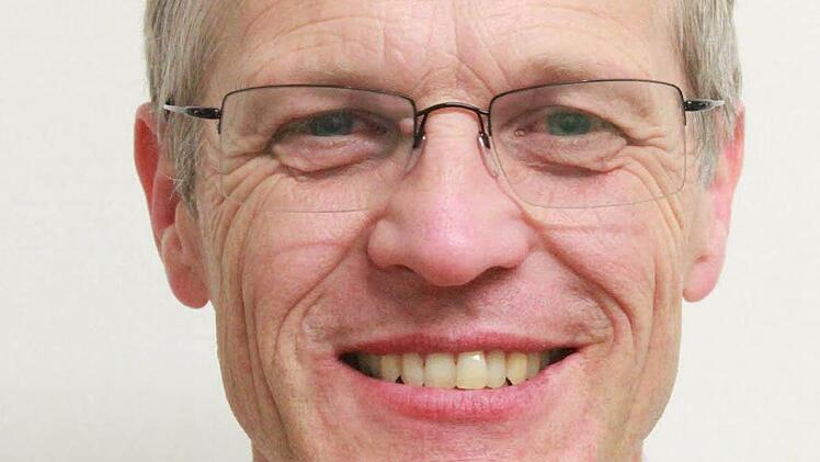 Gerhard Leicht (57)Ich bin dabei, weil ich schon ewig Mitglied bin. Ich finde, dass Schach ein interessantes Spiel ist und nie langweilig wird. Eine Schachmeisterschaft im Gymnasium hat mich vor über 30 Jahren in den Schachclub geführt und hier bin ich hängengeblieben. Ich war einer der ersten bayerischen Fachübungsleiter und mache seitdem im Verein die Jugendarbeit.