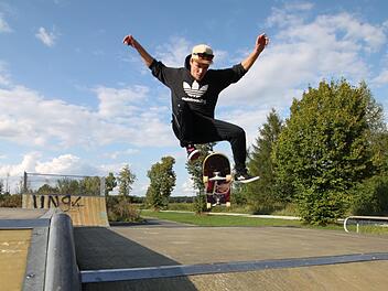 Sprünge, Tricks und Spaß: Für die Forchheimer Skateboarder, Scooter- und BMX-Fahrer seien die Rampen und Geländer in der Kaiser-Heinrich-Straße die einzige Möglichkeit, sich auszutoben. Foto: Ronald Heck