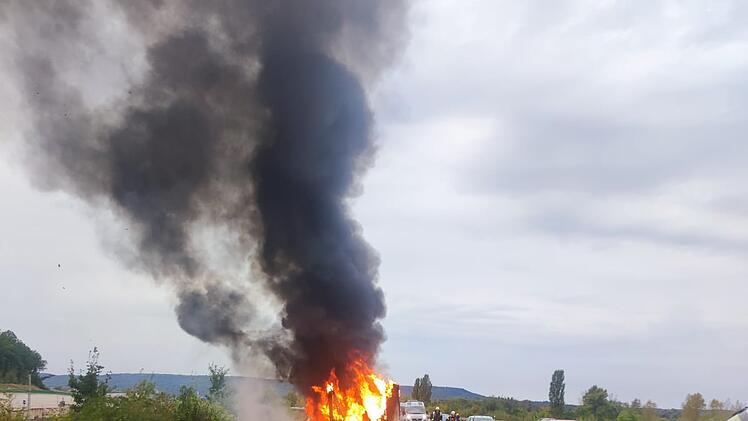 Coburger Ladenbetreiber bangt um Existenz - Feuer auf A73 macht alles zunichte