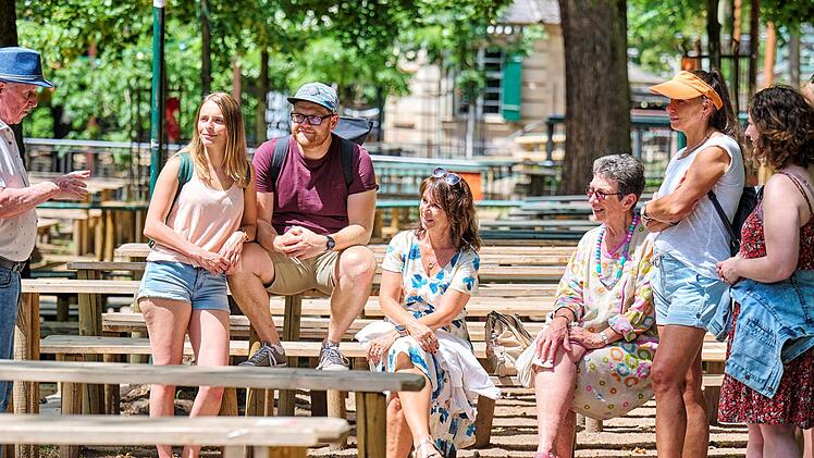 Stadtf&uuml;hrung am Erlanger Bergkirchweihgel&auml;nde.
