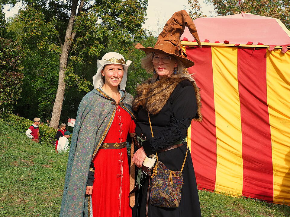 Buntes Treiben auf der Burg.
