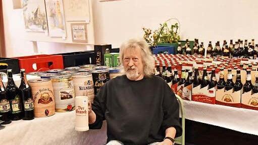 Bernd Schneider präsentiert die oberfränkische Vielfalt an Bier. Das Reinheitsgebot stand in diesem Jahr im Mittelpunkt bei den Oberfrankentauschtagen.