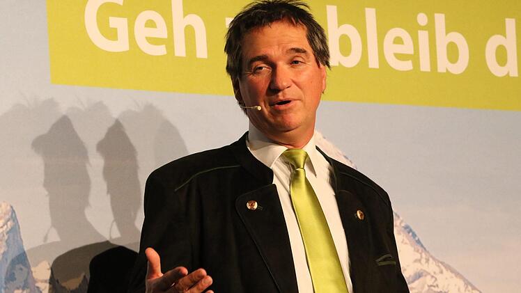 Auch der amtierende Ministerpräsident Markus Söder ist Wolfgang Krebs auf den Leib geschnitten.