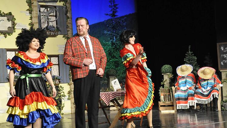 Servus Peter - Eine Hommage an Peter Alexander gab es im Kurtheater Bad Kissingen. Foto: Peter Klopf