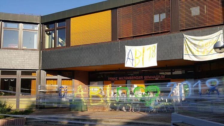 Die ganze Nacht über haben sich die Abiturienten im Schulhaus zu schaffen gemacht.  Johanna Blank