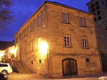 Zu jeder Tages- und Nachtzeit müssen Hundehalter in Marktgraitz ihre Vierbeiner künftig an der Leine führen.  Foto: Roland Dietz