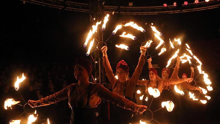 Feuertänze verbreiten immer eine ganz besondere Stimmung. Foto: Bertram Wagner