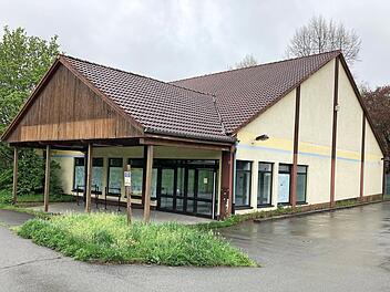 Der ehemalige Supermarkt in Scheuerfeld soll künftig als Magazin fürs Coburger Stadtarchiv dienen. Bis 2023 soll das Gebäude bezugsfertig sein.