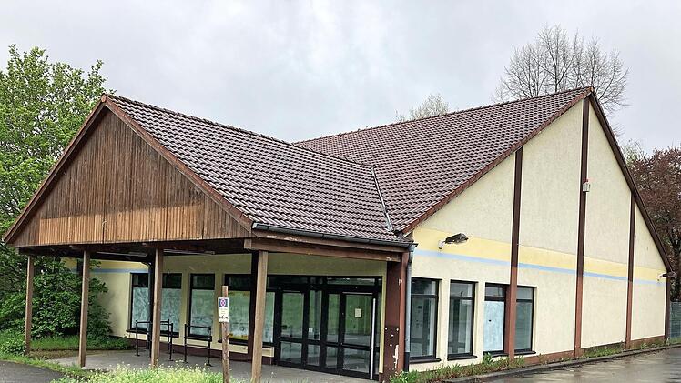 Der ehemalige Supermarkt in Scheuerfeld soll künftig als Magazin fürs Coburger Stadtarchiv dienen. Bis 2023 soll das Gebäude bezugsfertig sein.