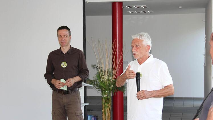 Klaus Mandery und Geo-Tag-Initiatior Tom Müller (rechts) bei der Begrüßung.