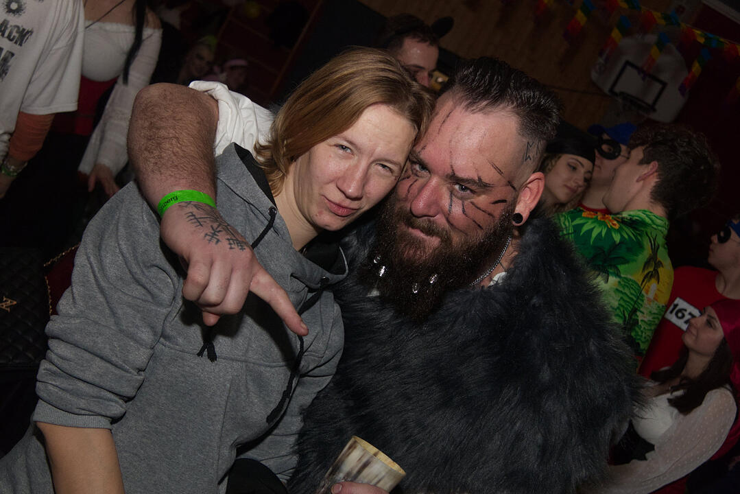 Fasching pur in der Grundschulturnhalle
