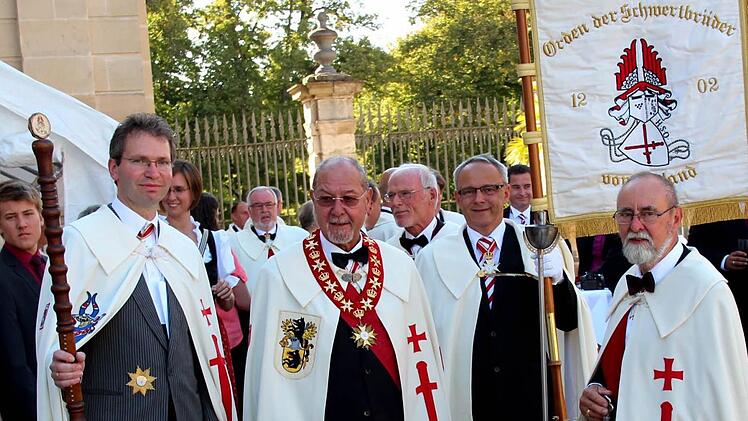 Von links: Hans Joachim Schetzler von Sulzfeld, (Zeremonienmeister), Rolf Graf von Trautskirche zu Kapfelsberg (Altgroßmeister), Stefan Graf von Schöneberg (Bannerherr) und Wilfried Graf von Auer zu Tobeln (Komtur von zue Babenberg) gehören zu den Schwertbrüdern. Fotos: Johanna Blum