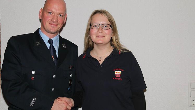 Bei der Neubesetzung des Schriftführeramtes wurde der Wechsel von Tim Kohlhepp auf Christin Zink per einstimmiger Wahl bestätigt. Foto: Gerd Schaar