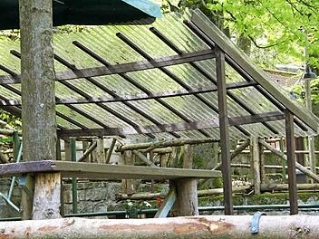 Die scheinbare Transparenz der Dachgestaltung kann das Gegenteil bewirken und den Blick in den "Naturraum Kellerwald" verstellen. Fotos: Josef Hifbauer