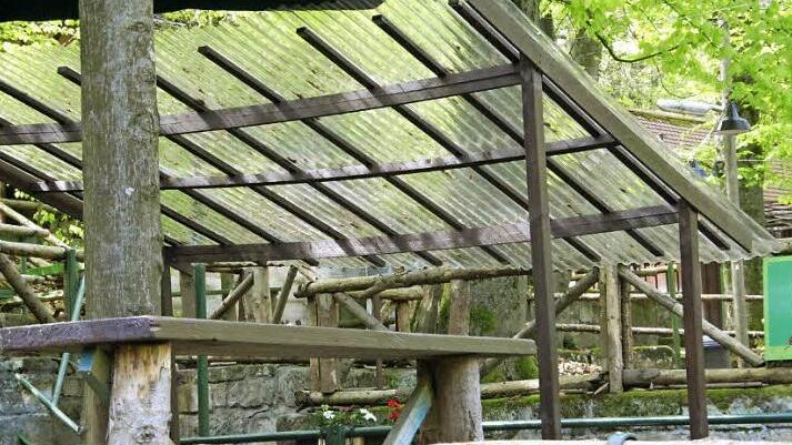Die scheinbare Transparenz der Dachgestaltung kann das Gegenteil bewirken und den Blick in den "Naturraum Kellerwald" verstellen. Fotos: Josef Hifbauer