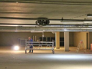 Die Tiefgarage befindet sich noch im Rohbau - es fehlen noch die Bodenbeläge, die Markierungen und die gesamte Technik. Fotos: Simone Bastian