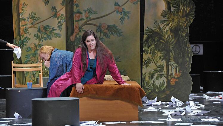 Szene aus Bellinis "Norma" am Landestheater Coburg.Foto: Andrea Kremper