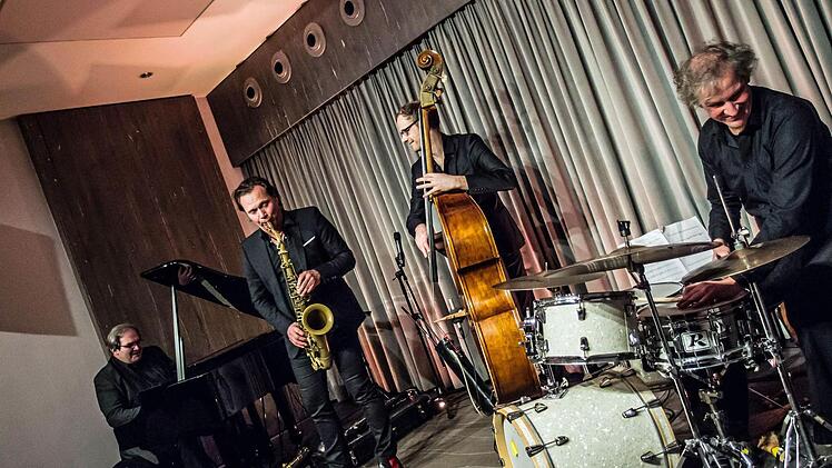 David Gazarov, Mulo Francel, Sven Faller und Robert Kainar (von links) gastierten bei "Leise am Markt" in Coburg.Foto: Jochen Berger