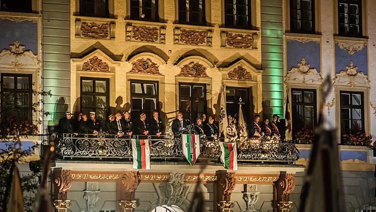 Impressionen vom CC-Fackelzug und er Mahnstunde auf dem Coburger Markt.Foto: Jochen Berger