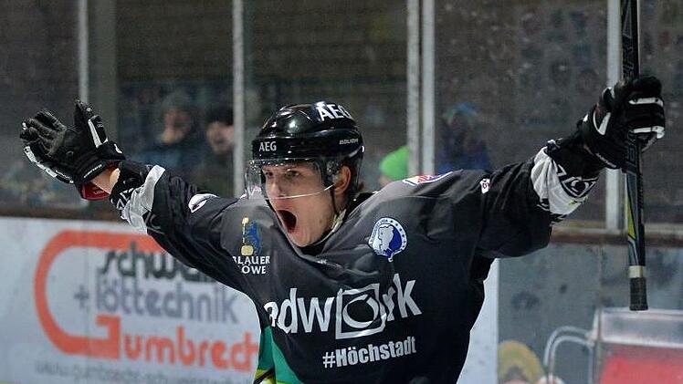 Lukas Lenk bejubelt seinen ersten Treffer