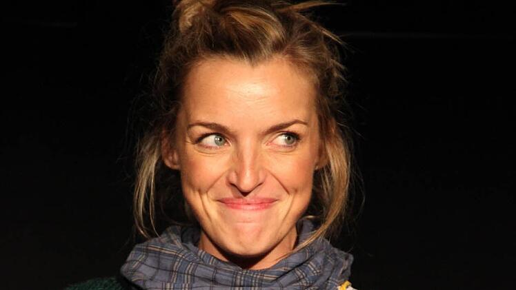 Verschmitzt, witzig, nachdenklich: Deborah Müller liefert als Emma in "Emmas Glück" eine beeindruckende Vorstellung. Foto: Katharina Müller-Sanke