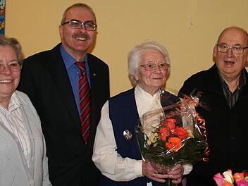 Dank für 17 Jahre : (v. l.) Leopoldine Wiesner, Diakon Christoph Glaser, Brigitta Bohlig, Diakon Axel Mager. Fotos: Vogel