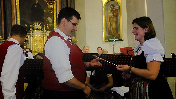 Dirigentin Theresa Kiesel / Nachfolger Christian Martin. Gerd Schaar