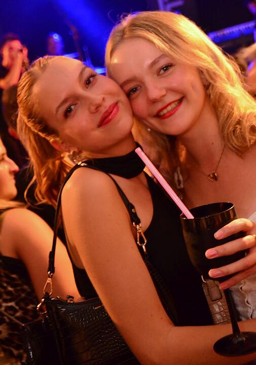 Party mit der Band "CAVELAND"