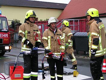 Weilersbacher Feuerwehwehrler bei ihrer Prüfung Fotos: Amon