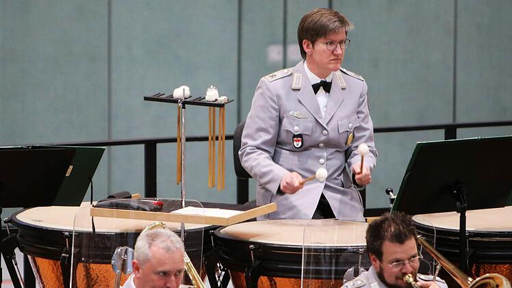 Impressionen vom Auftritt des Heeresmusikkorps Veitshöchheim in der Sporthalle der PestalozzischuleFoto: Jochen Berger