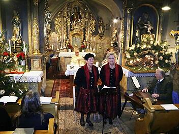 Das Torbergtrio Neunkirchen bereicherte mit seiner Musik die Christmette.  Foto: Franz Galster