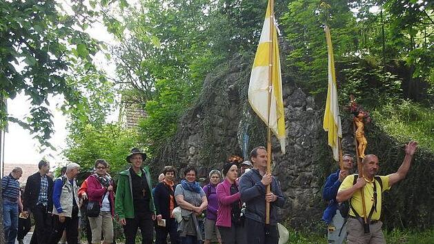 Frohgemut machten sich die N&uuml;dlinger auf den Weg.  Foto: Arthur Stollberger
