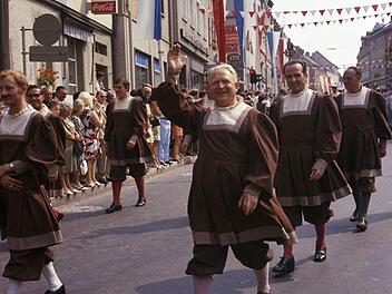 Dieses Foto vom großen Festzug im Jahr 1970 ist Bestandteil des neuen Altstadtkalenders. Das ist schon mal ein Ausblick auf die 1250-Jahrfeier im Jahr 2020. Josef Parsch