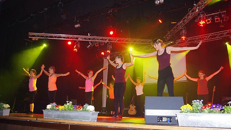 Die Turn- und Tanzgruppe zeigte "Zauberei". Fotos: Heike Schülein