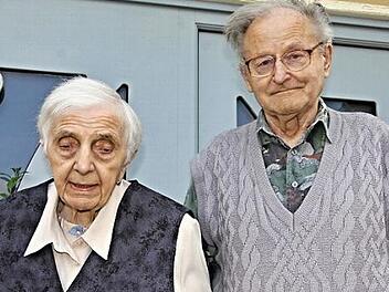 Seit 65 Jahren beschreiten Hermine und Hans Funk ihren Lebensweg gemeinsam. Am Dienstag feierten sie Eiserne Hochzeit.  Foto: Helmut Will