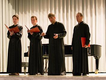 Der St.-Daniels-Chor mit (von links) Pavel Klimeskov, Andrey Palamarchuk, Vladislav Belikov, Anatoly Obrastzov.  Foto: Björn Hein