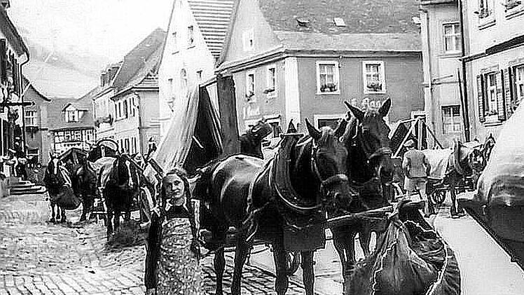 So kamen 1939 evakuierte Leute aus der Pfalz mit ihren Pferdefuhrwerken in Eltmann an. Fotos: Archiv Ludwig Leisentritt