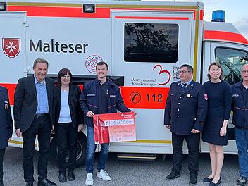 Bamberger Malteser freuen sich über Spende für "Herzenswunsch-Krankenwagen"