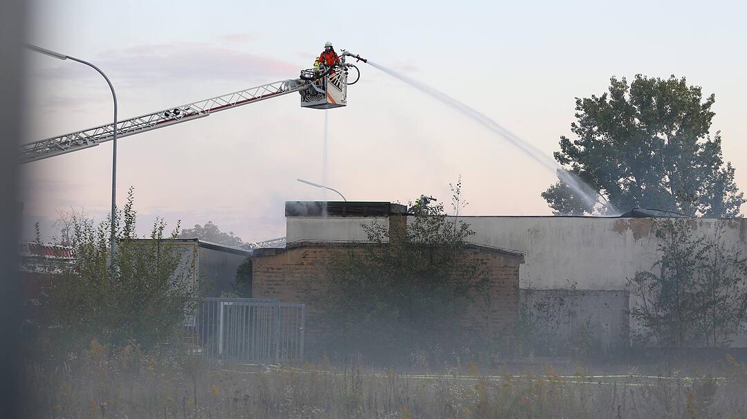 Brand im Gewerbegebiet von Nuernberg