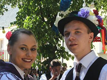 Eines von 14 Ebersdorfer Trachtenpaaren Foto: Veronika Schadeck